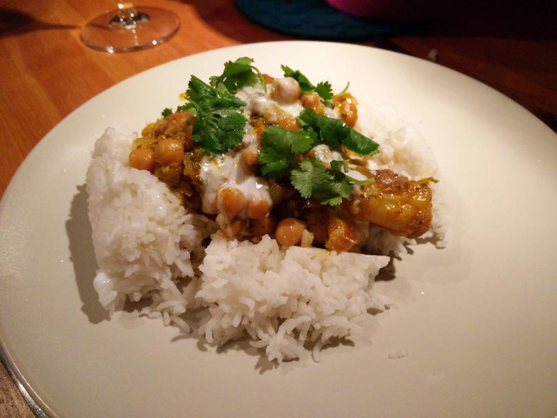 De gegarneerde curry